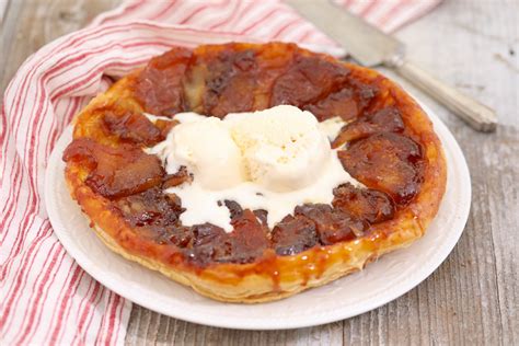 Tarte Tatin: ¡Un postre de manzanas caramelizadas que te hará cantar!