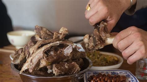  ¿Apetece un festín picante y aromático? ¡Conoce el Datong Hand-Grabbed Mutton